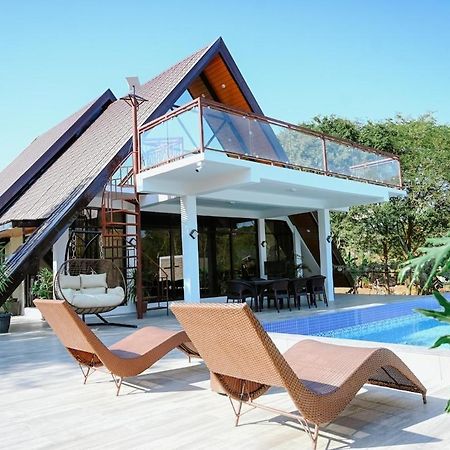 Redwood Cabin Bolinao Exteriör bild