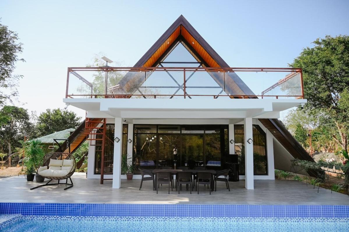 Redwood Cabin Bolinao Exteriör bild