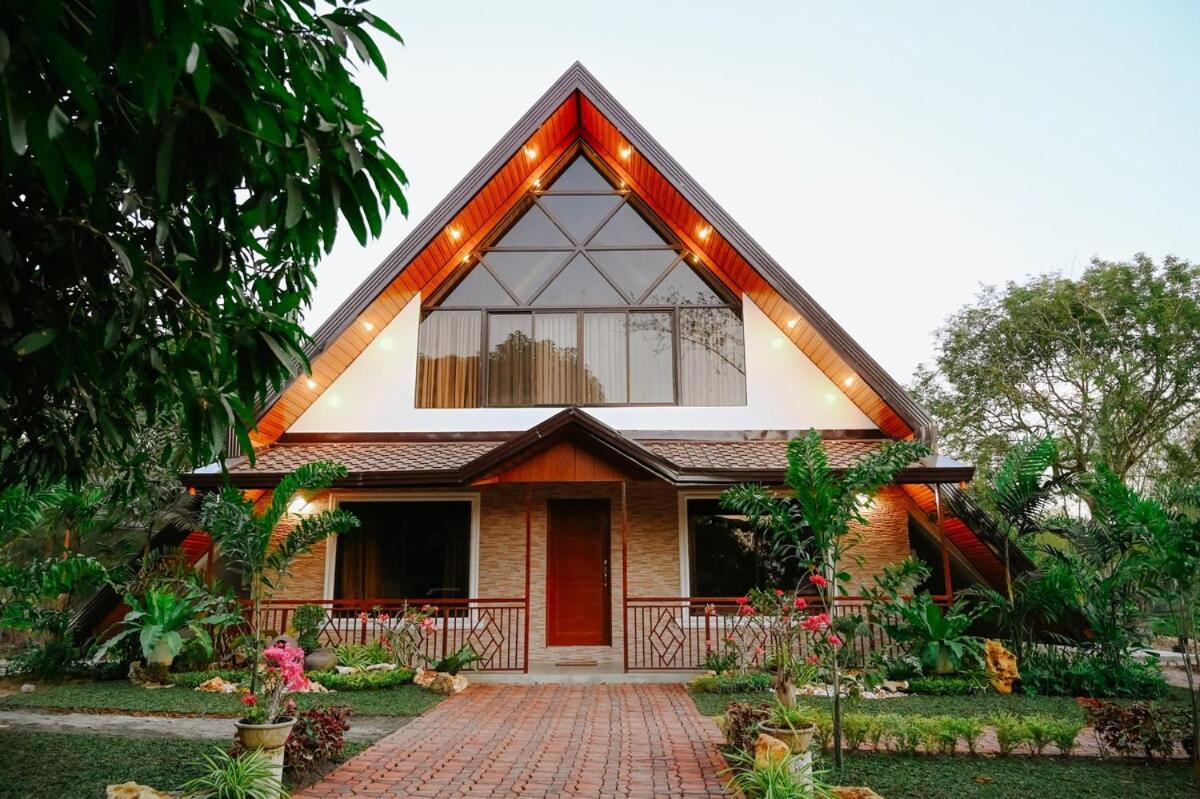 Redwood Cabin Bolinao Exteriör bild